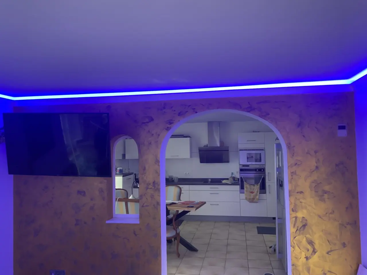 Zierprofile, Stuck und LED-Lichtleisten in Südbaden, echtes Projektfoto von Malerfachbetrieb Zimmermann