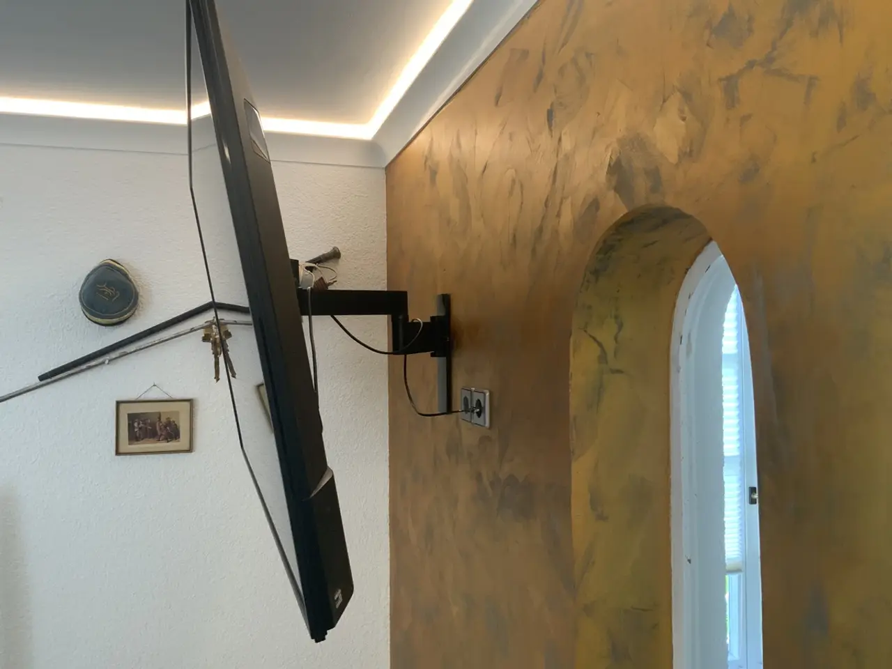 Zierprofile, Stuck und LED-Lichtleisten in Südbaden, echtes Projektfoto von Malerfachbetrieb Zimmermann